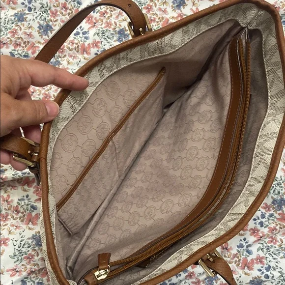 Michael Kors Monogram Cream and Brown Tote - Picture 5 of 12